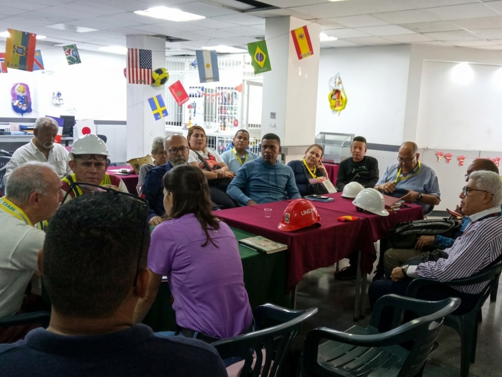 Reunión de la comisión técnica y autoridades de la UPTECMS analizando los daños en las sedes universitarias.